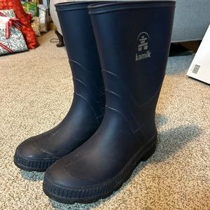 Navy Kamik kids rain boots big kids size 4 good condition